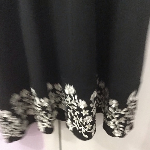 Woman’s Dress - Picture 6 of 12